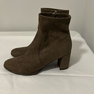 NWOT Marc fisher suede ankle boots
